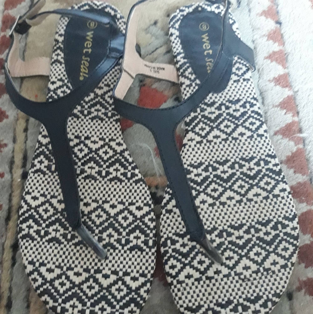 DONATED 6/30/2024 - Natural Woven Oaxacan Sandals : Size 8 - Picture 2 of 5